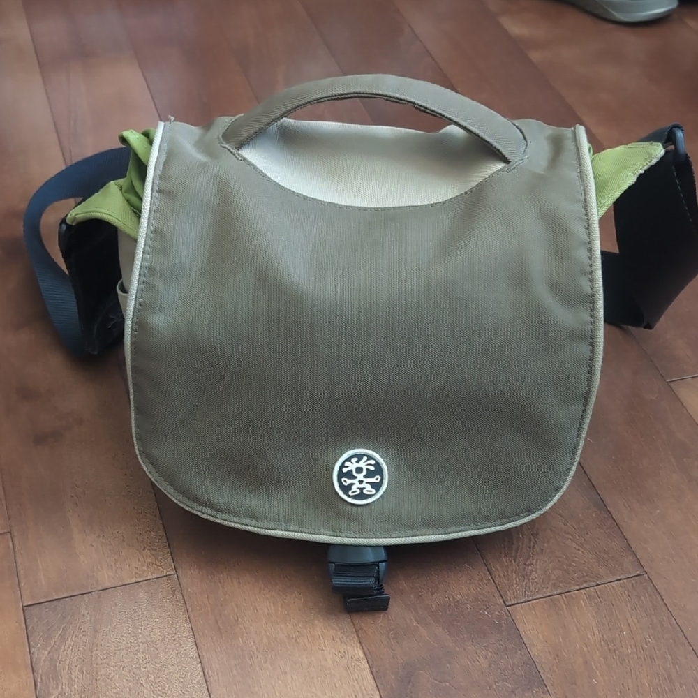 Crumpler Green Five Million Dollar Home Camera Bag (vintage)